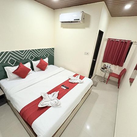 Hotel Kailash Park- Near International Airport มุมไบ ภายนอก รูปภาพ