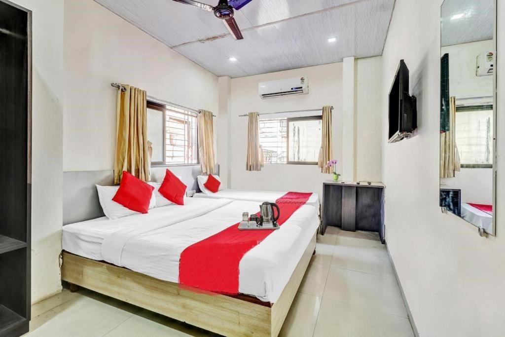 Hotel Kailash Park- Near International Airport มุมไบ ภายนอก รูปภาพ
