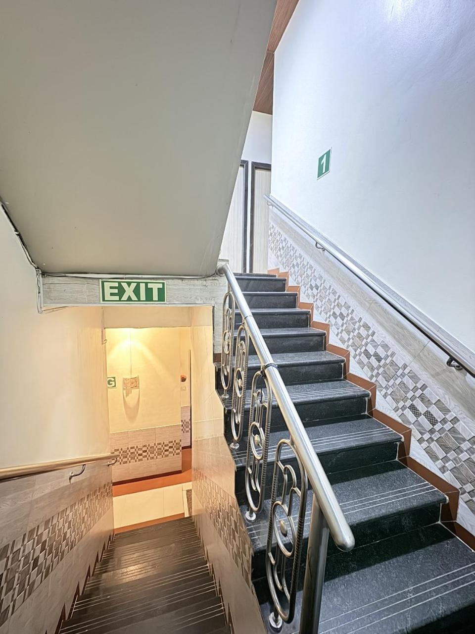 Hotel Kailash Park- Near International Airport มุมไบ ภายนอก รูปภาพ