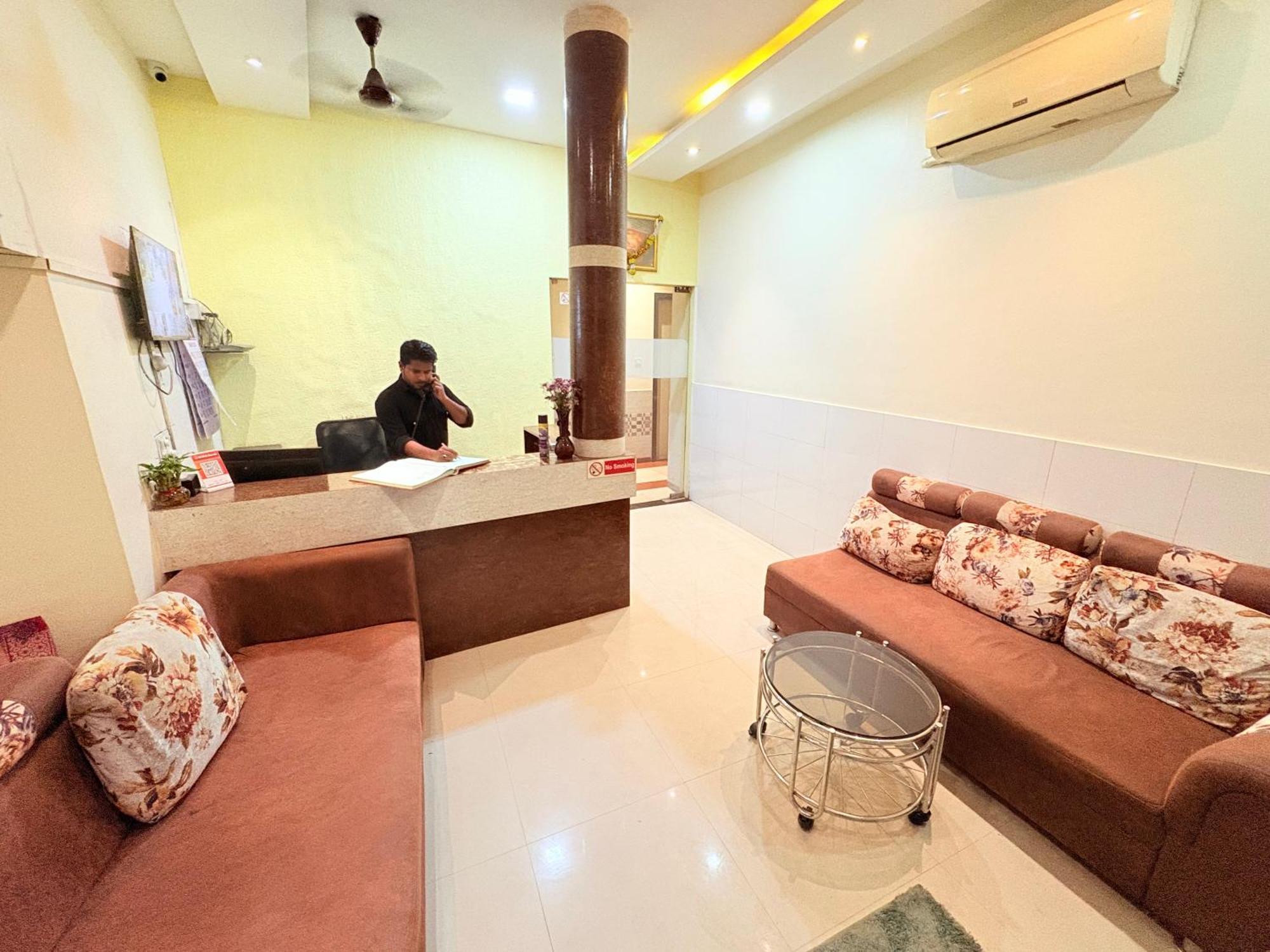 Hotel Kailash Park- Near International Airport มุมไบ ภายนอก รูปภาพ
